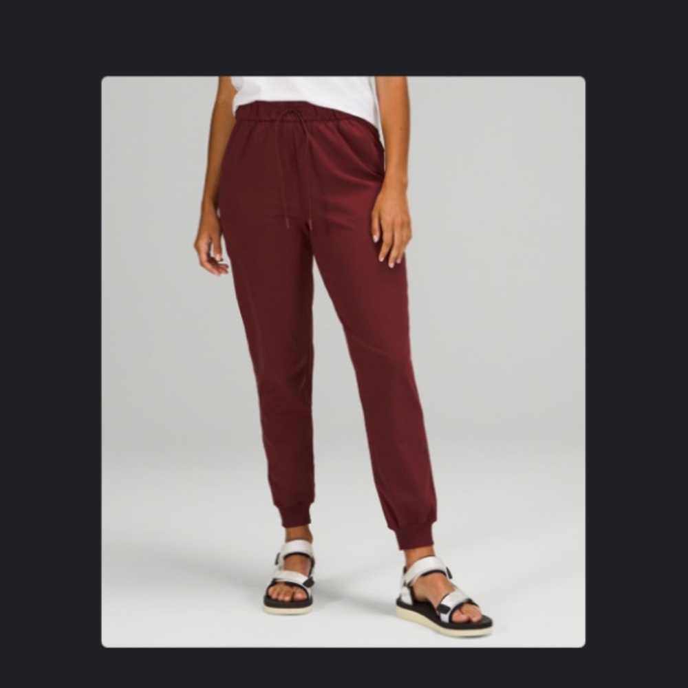 Lululemon Stretch High-Rise Jogger in Merlot